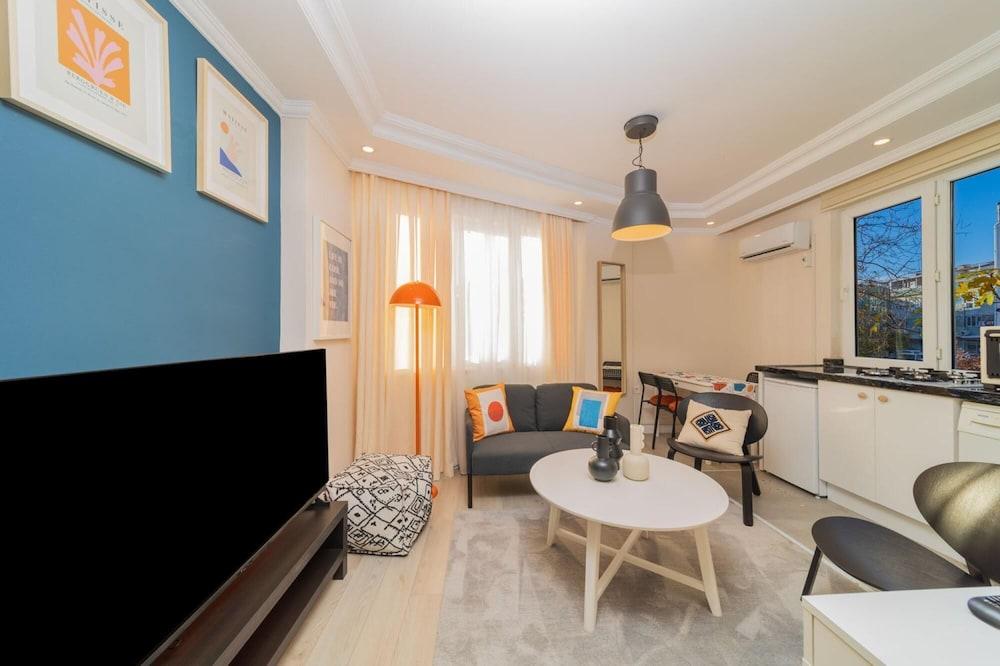 Vibrant and Central Apartment in Muratpasa