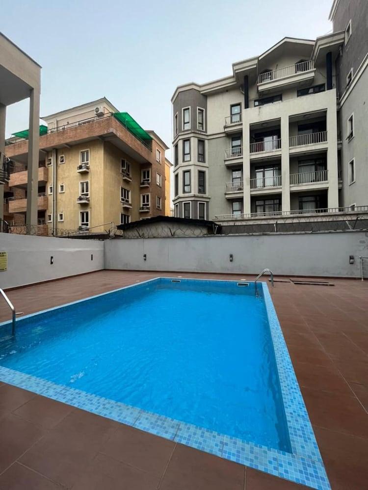 Lovely 3-bed With a Pool Next to Four Point