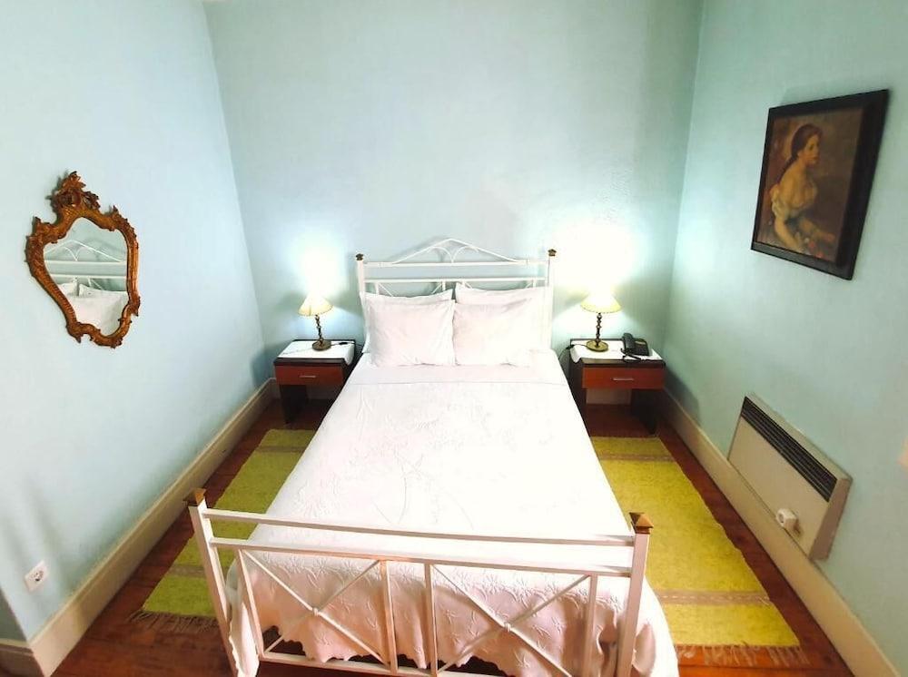 Residencia LIS B&B and Parking