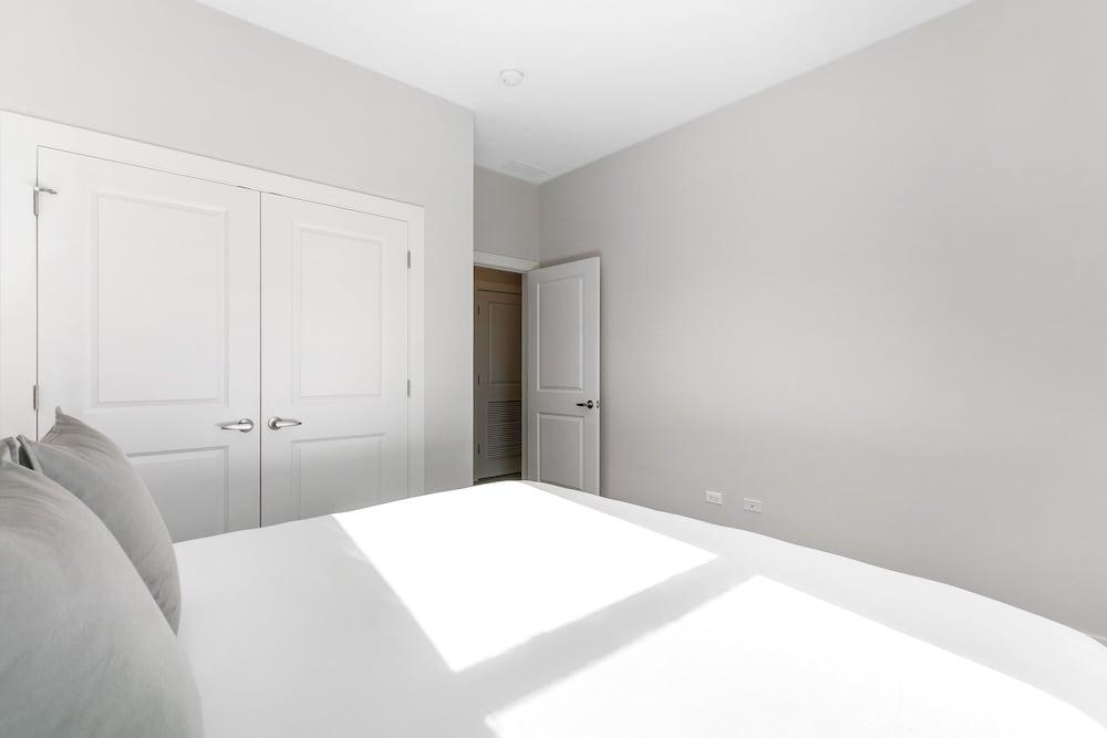 Upscale 3BR Apt with Parking in Ashland