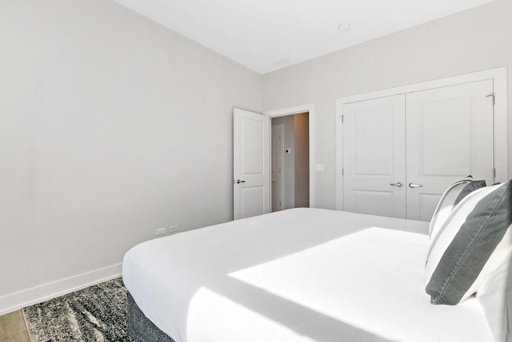 Upscale 3BR Apt with Parking in Ashland