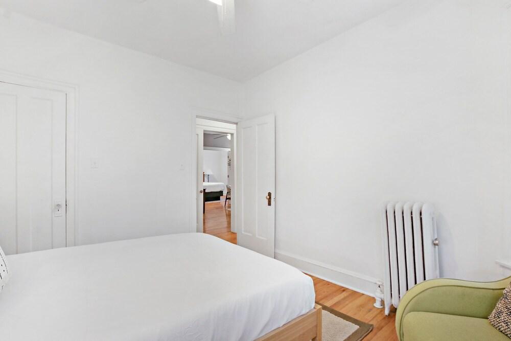 3BR Sparkling Elegant Apt near Boystown
