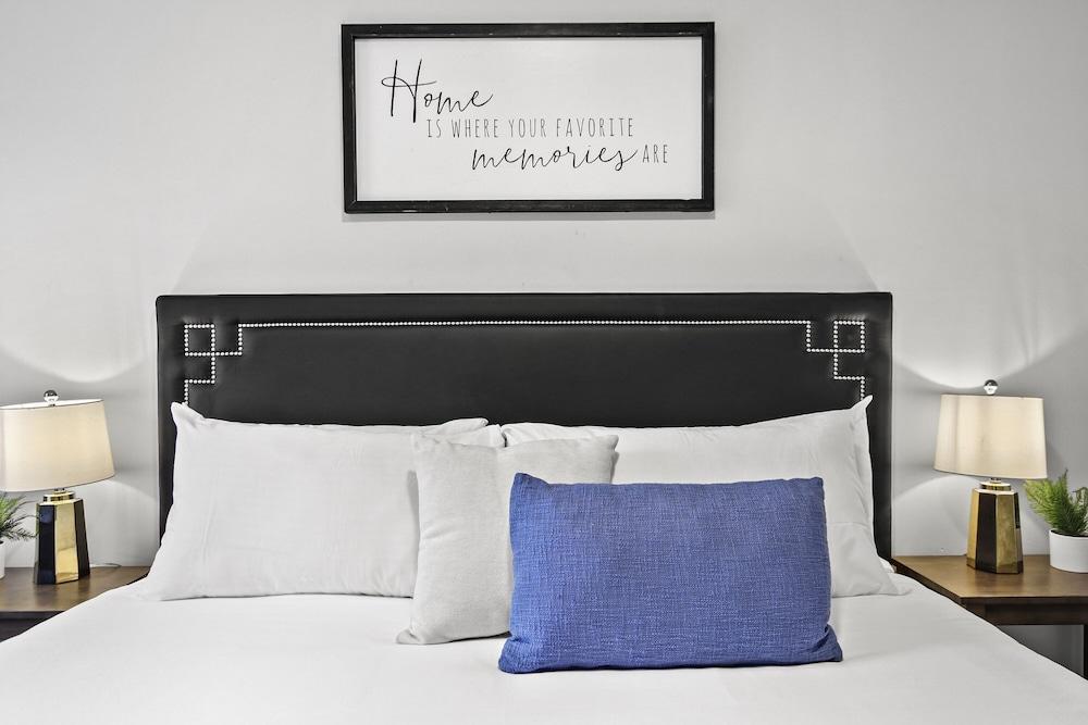 Classy 2BR Spacious Apt in Avondale