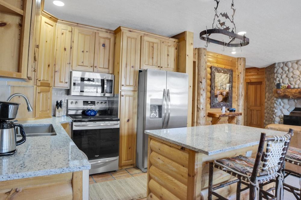 Comstock 203 2 Bedroom Condo by RedAwning