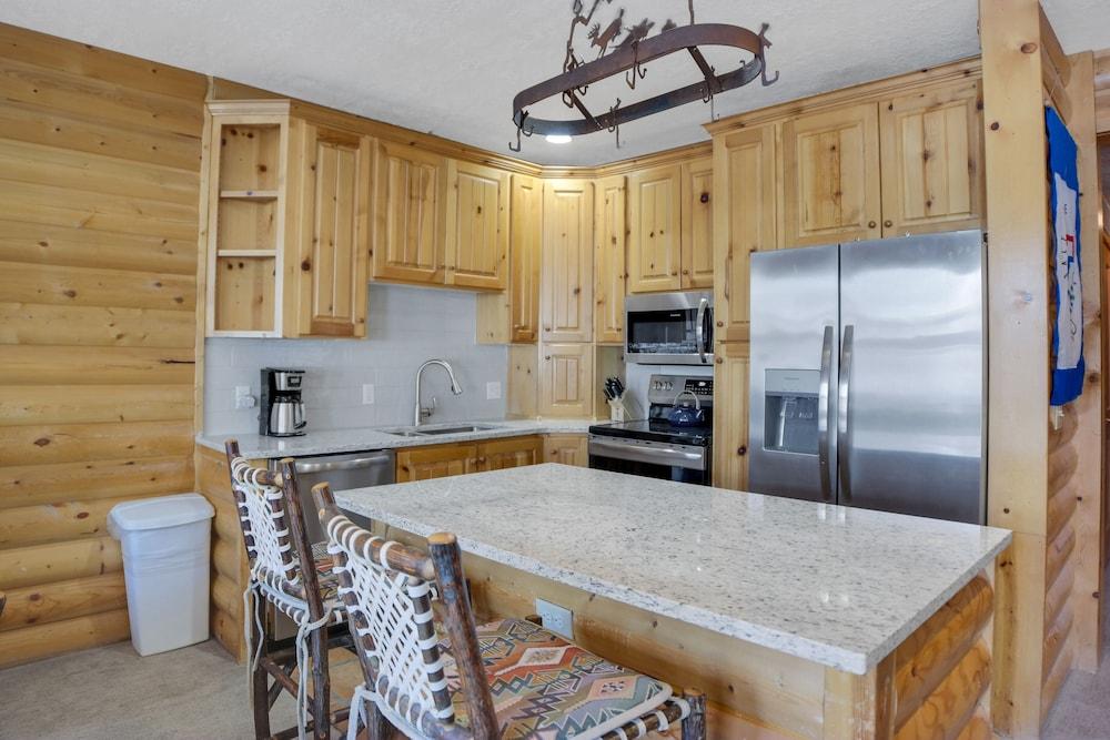 Comstock 203 2 Bedroom Condo by RedAwning