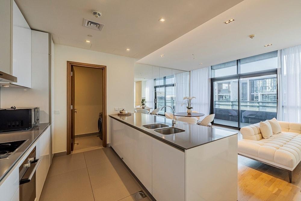 Cozy & Large 1BR Citywalk Building 7