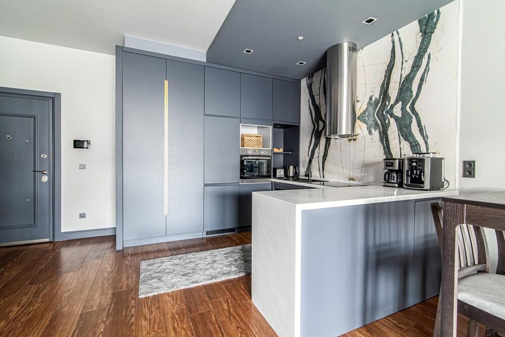 Modern Apartment in Beyoglu With Balcony