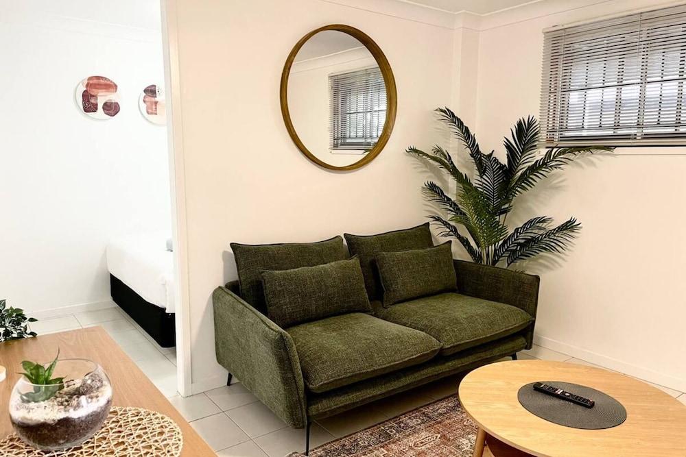 Home on a Hill - 1 Bedroom Apartment