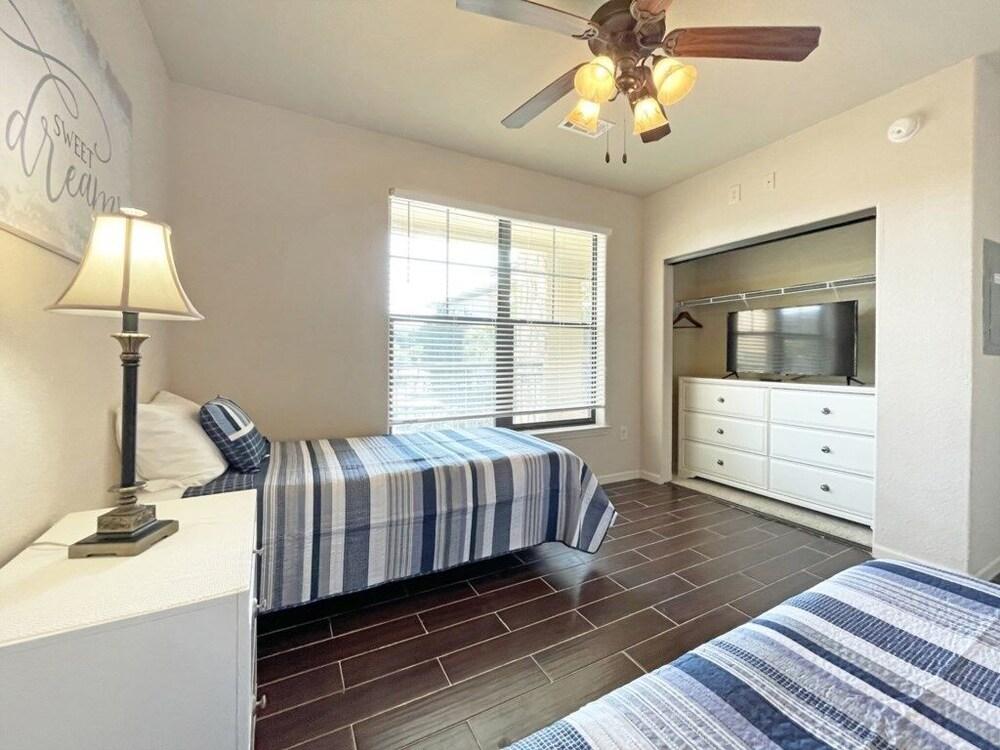 Villa Bella 2 Bedroom Condo by Redawning