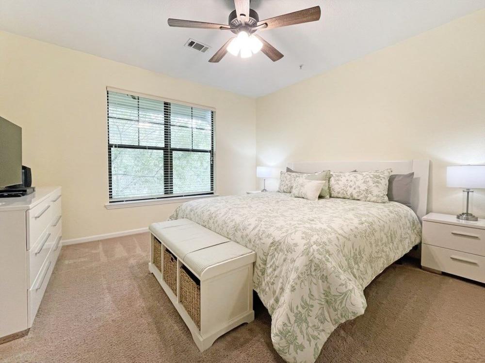 Lullaby Loft 3 Bedroom Condo by RedAwning