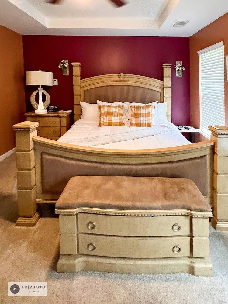 4 - Bed home, w/ Cali King Bed - 12 mins. to DTWN