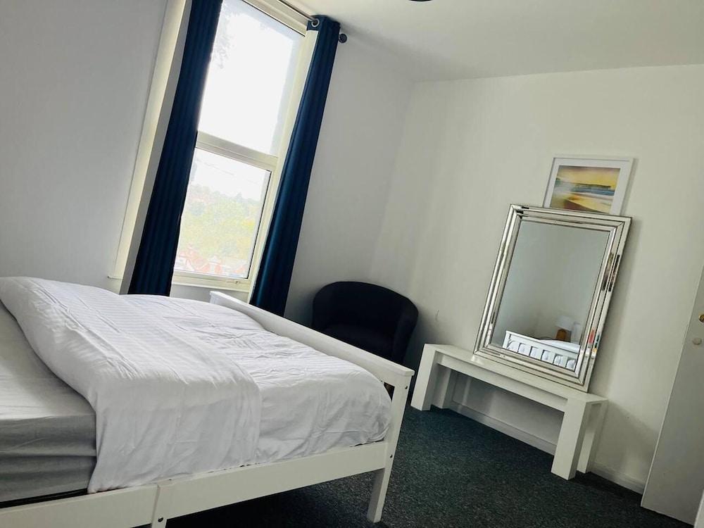 Stunning 2-bed House in Chatham