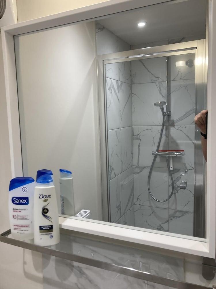 The Dimmer. 2 Bedroom Apartment