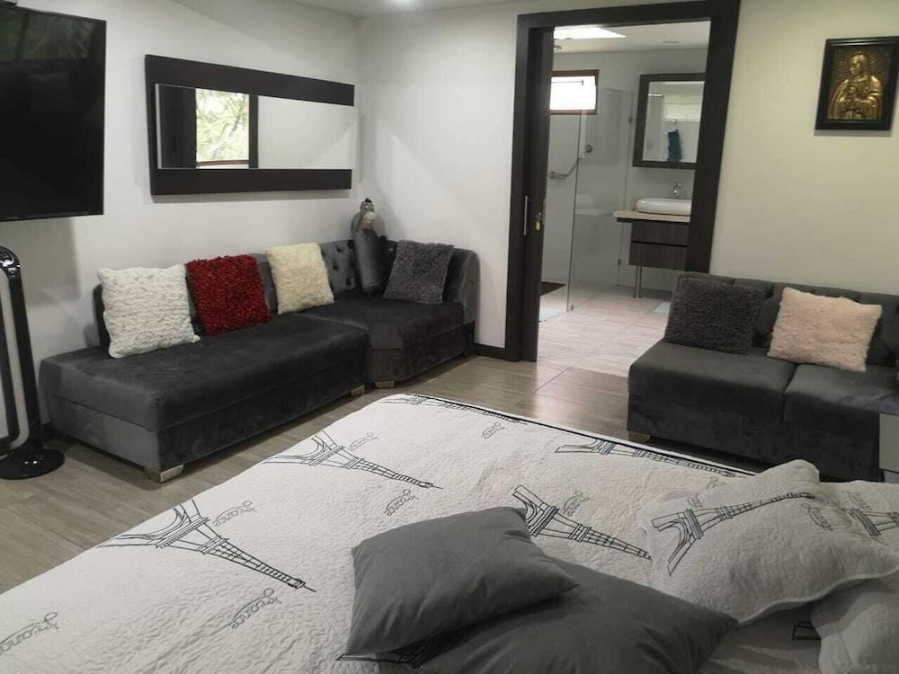 CASA SUYTE LEGUIZAMON