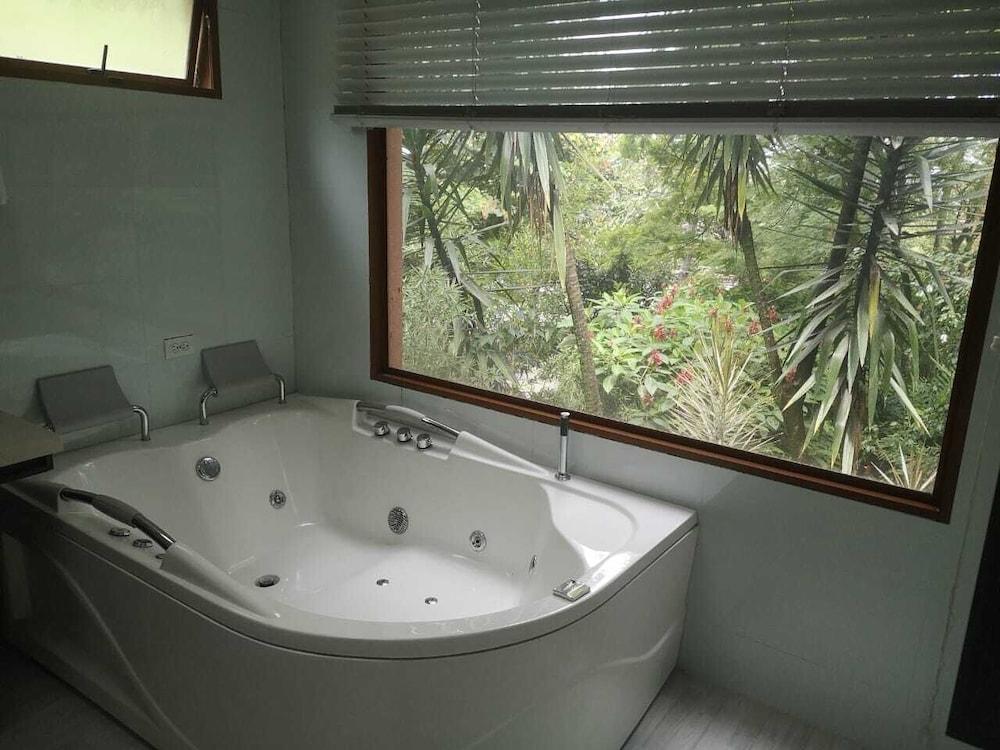 CASA SUYTE LEGUIZAMON