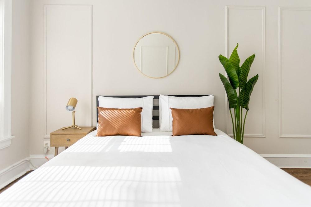 Aesthetic Vibrant 2BR Apt Lincoln Square