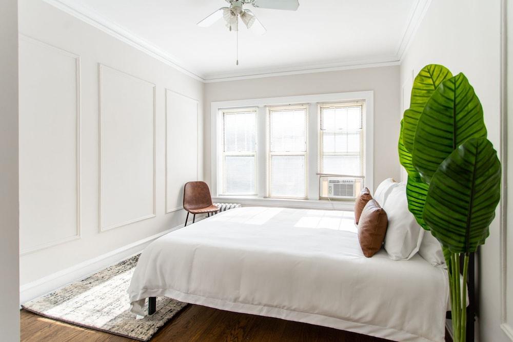 Aesthetic Vibrant 2BR Apt Lincoln Square