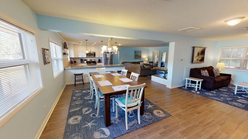 Americana Beach 4 Bedroom Home