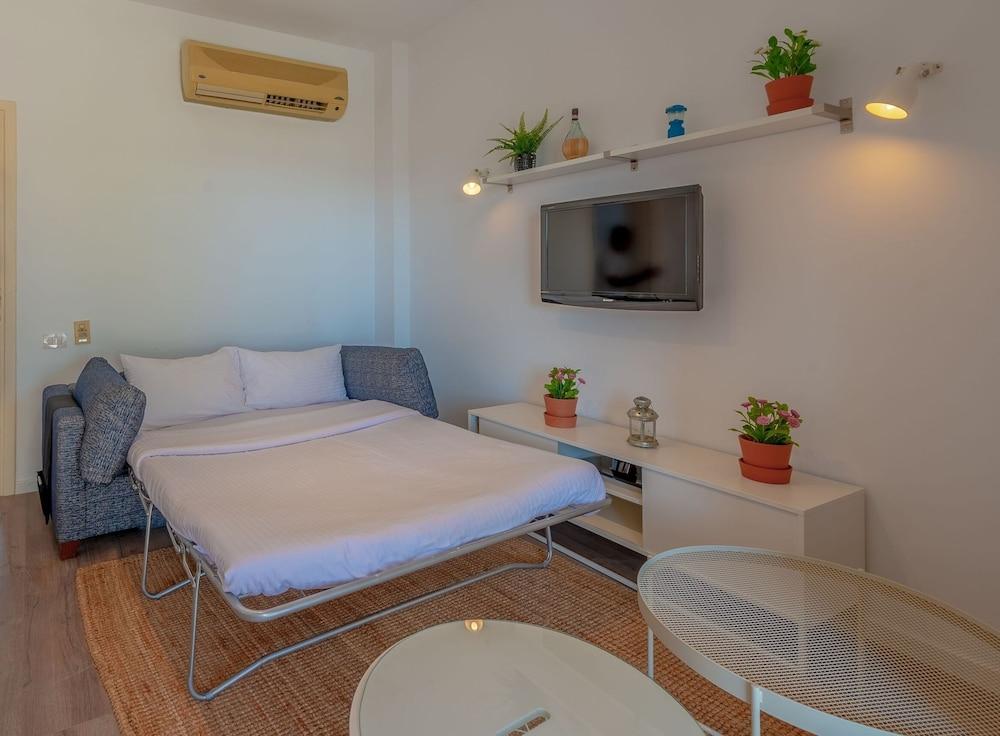 Vesta - Superior APT - 3BR - White Apartments