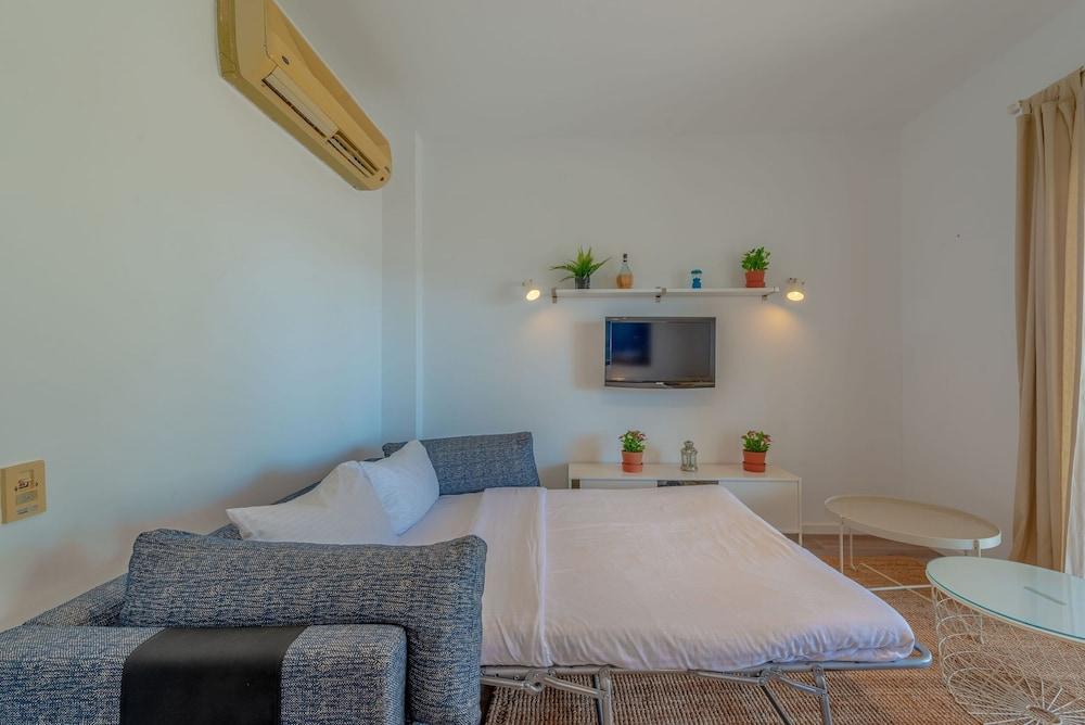 Vesta - Superior APT - 3BR - White Apartments