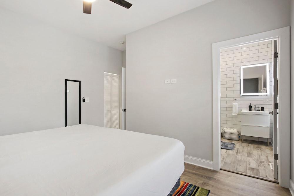 3BR Comfy Apt in Logan Square