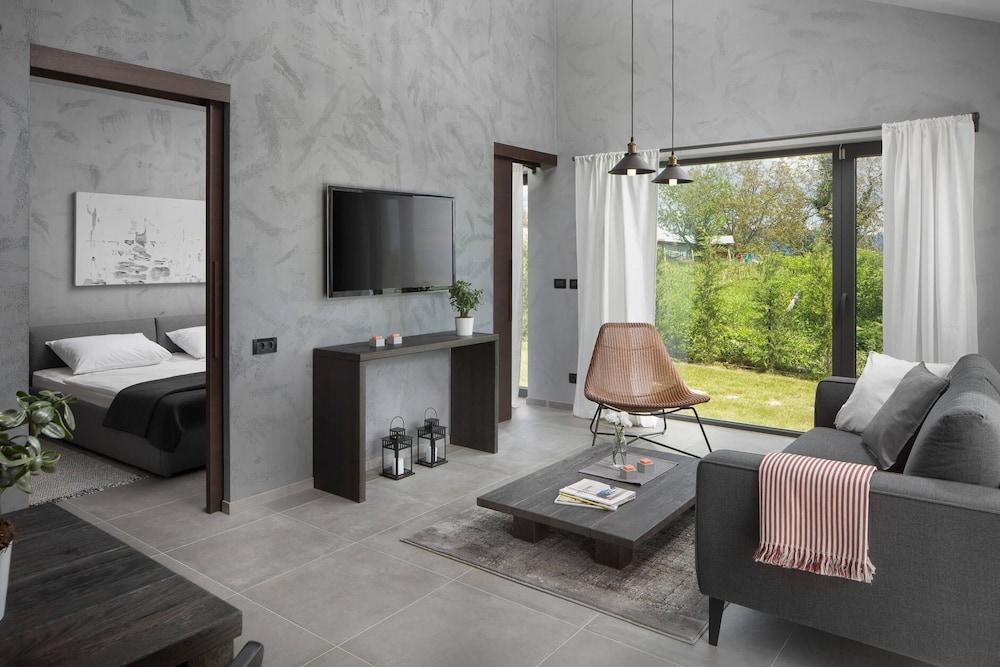 Remarkable 2-bed House in Zrenj