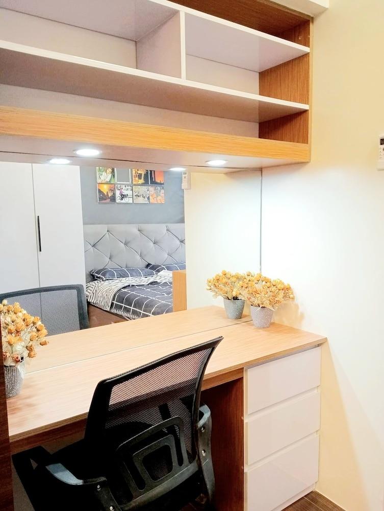 Air Residence Makati Elegant Design WiFi