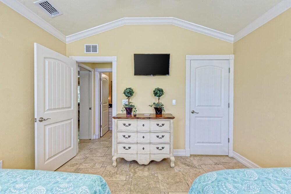 Anna Maria Island Surfside Bungalow