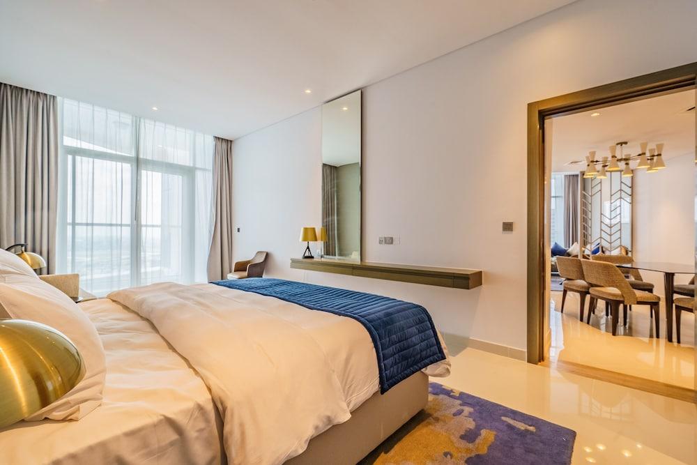 Stunning 2BR with Balcony-Canal View