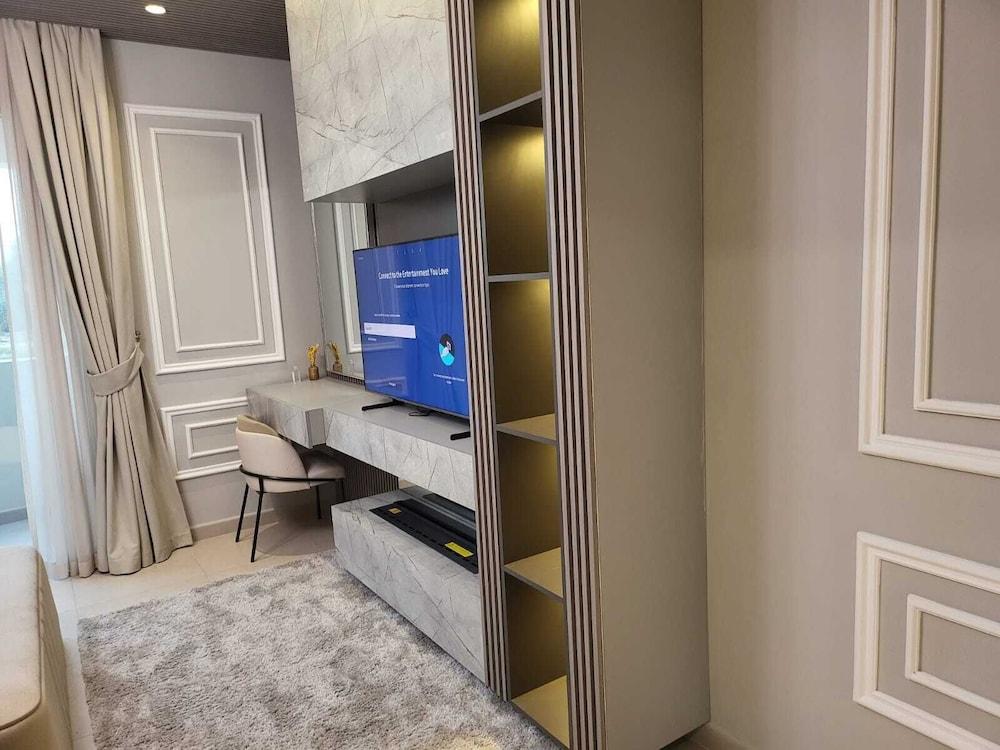 Mirdif Hills Apartaments