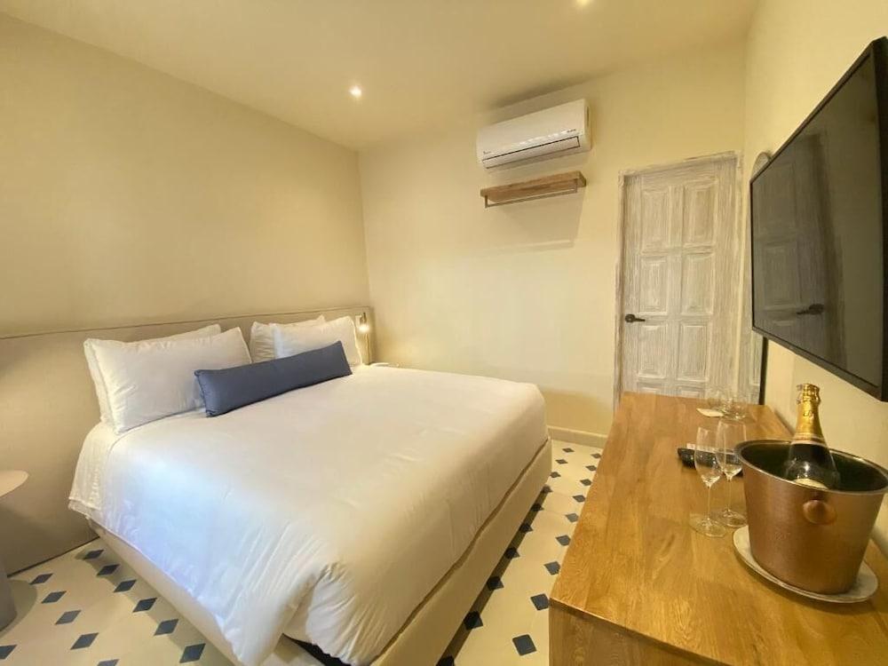 B HAUS HOTEL BOUTIQUE