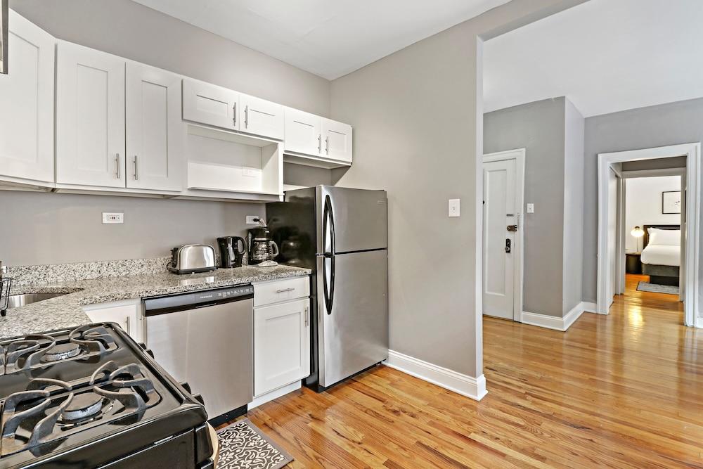 1BR Apt with Modern Elegance in Boystown