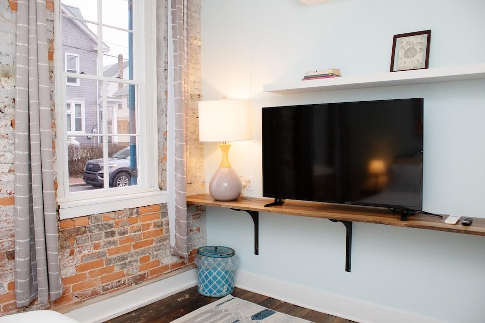 Bischoff Inn - Former 1870 Furniture Factory Now 5 Room Boutique Hotel