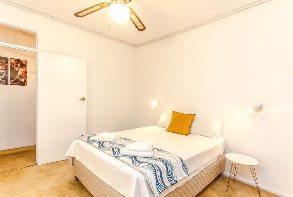 Nassau Crescent by CTHA