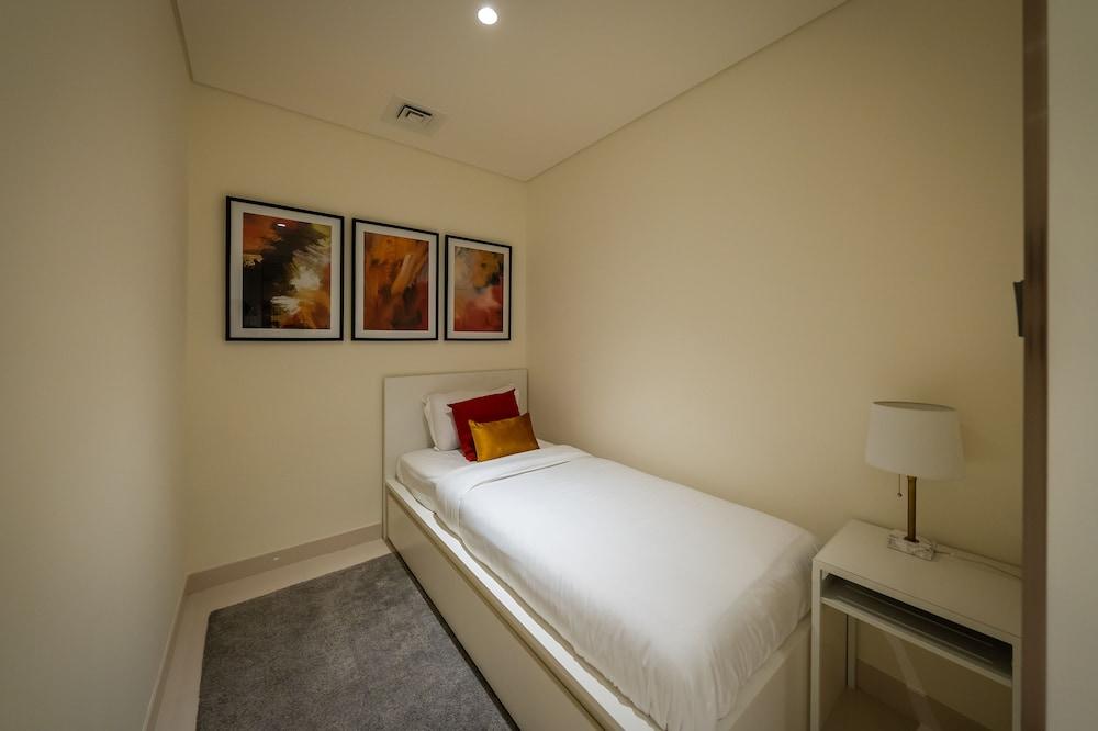 Glamorous 3BR with Marina view