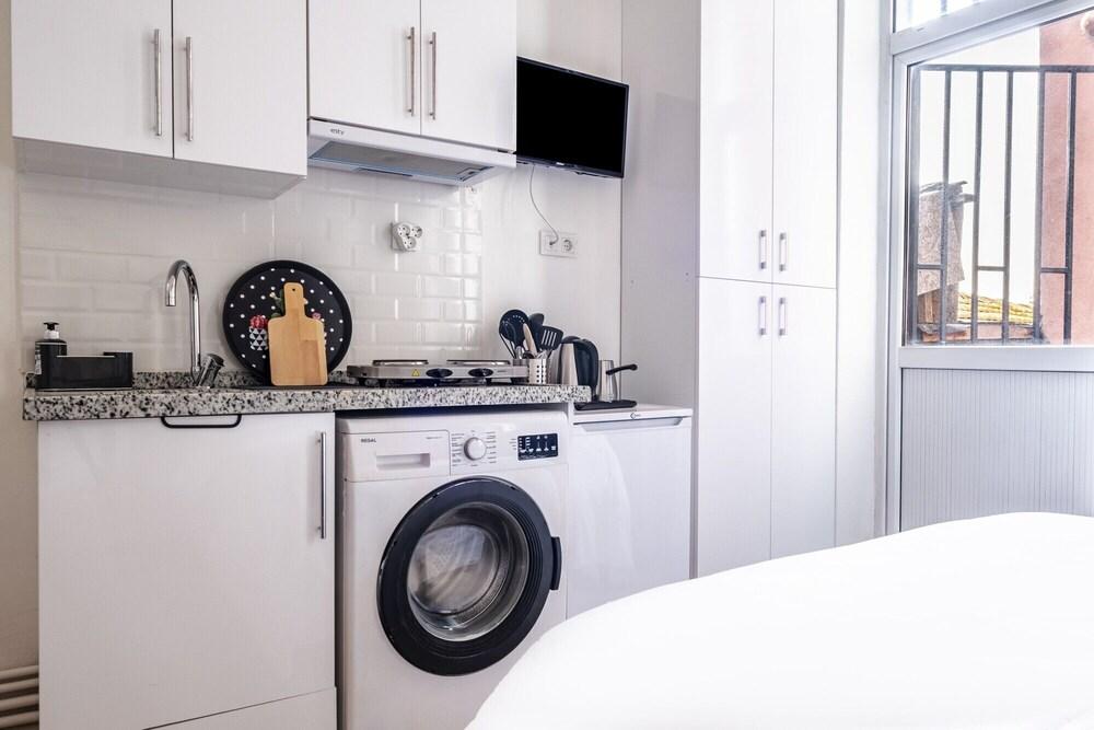 Lovely Studio Apartment in Sisli With Balcony