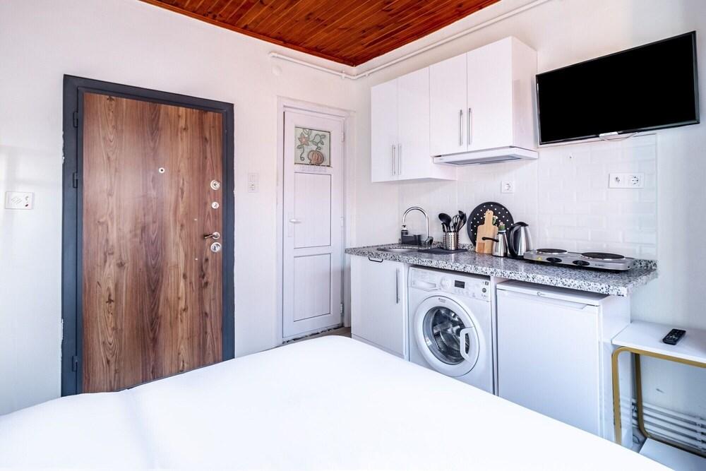 Central Studio Apartment in Sisli With Balcony