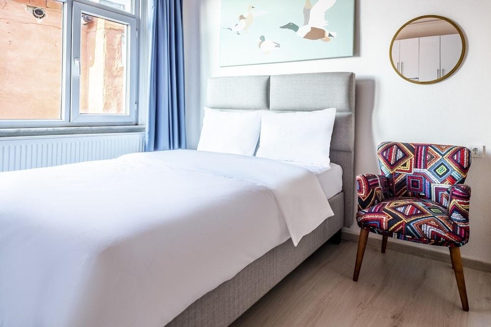 Central Studio Apartment in Sisli With Balcony
