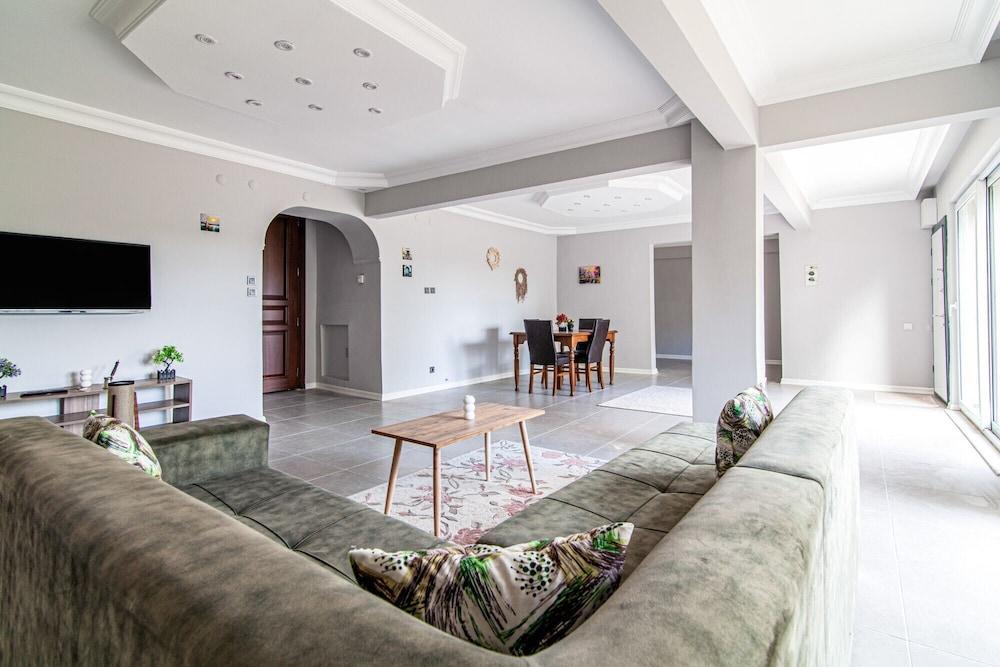 Elegant Flat Close to Istinye Coast