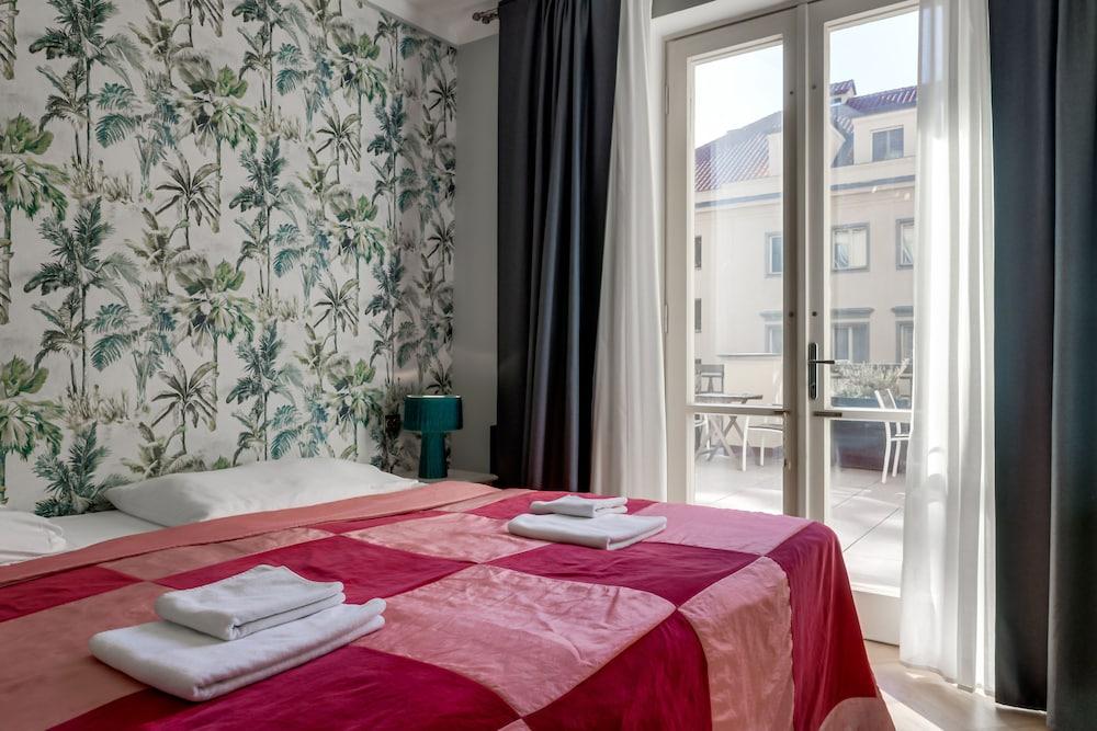 Louren - The Bridge Inn