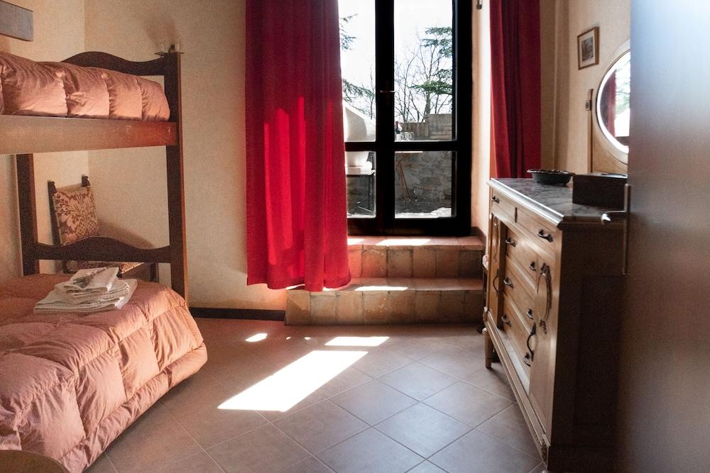 Casale Montemoro With Pool