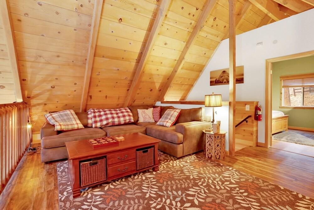 2263-tree Top Tranquility 2 Bedroom Home by Redawning