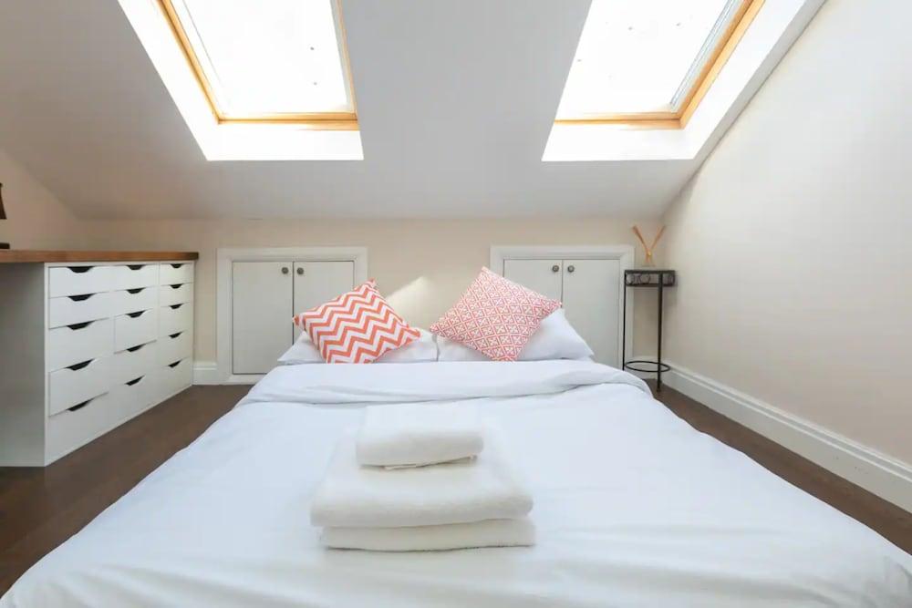 Spacious and Bright 2BD Flat in Maida Vale