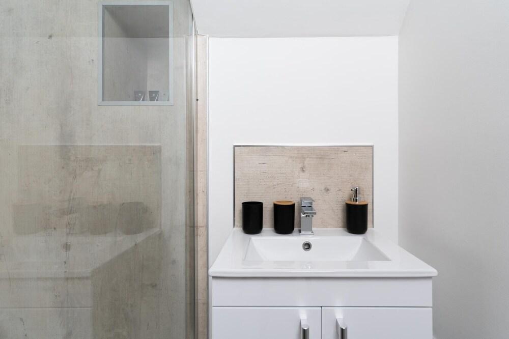 Tranquil Getaway for 4 New Mill Village