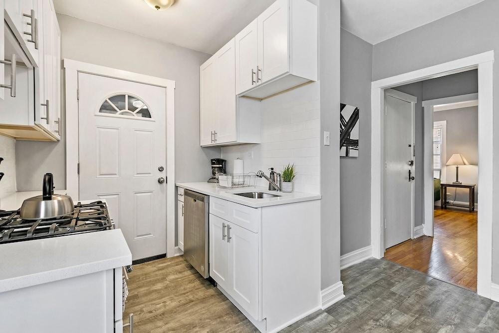 1BR Chic Apartment in Lakeview