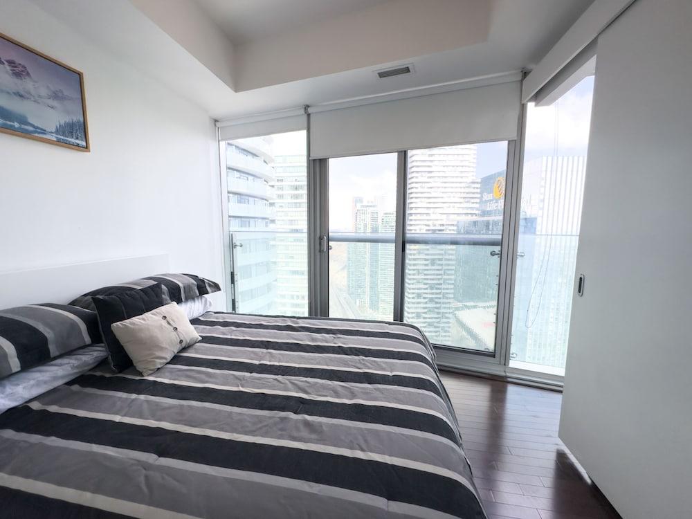 Luxury 2 Bedroom Lakeview