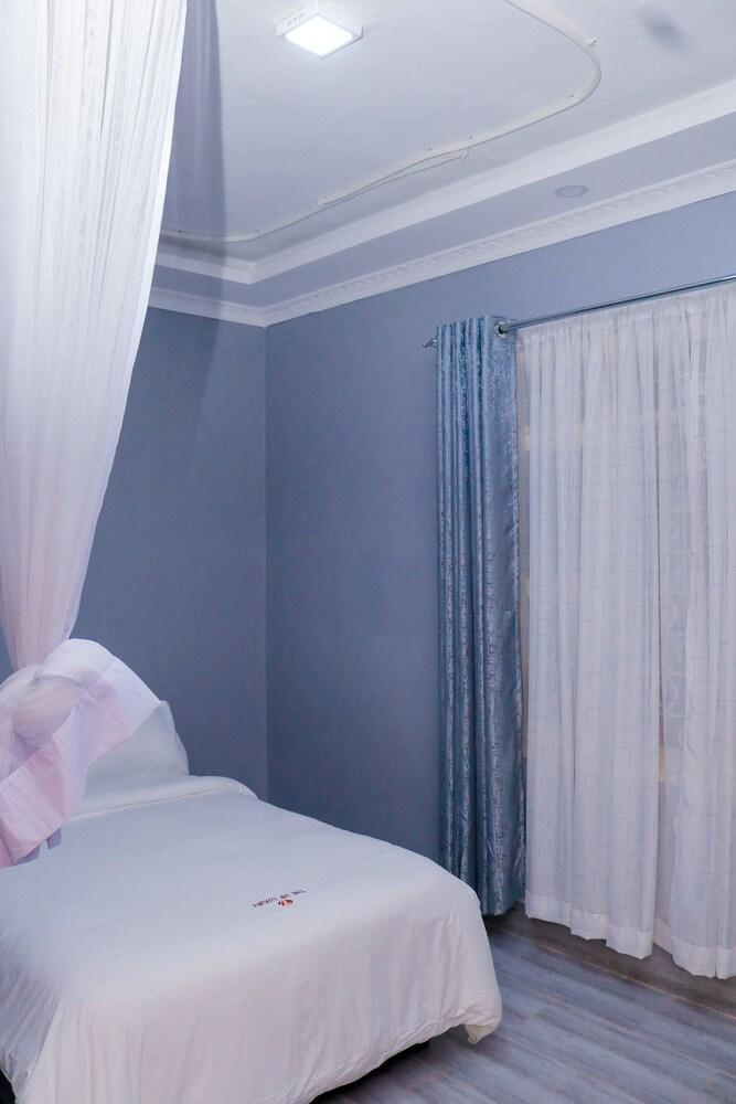 The VIP Luxury Lounge