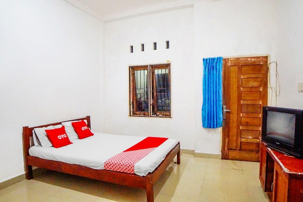 OYO 91647 Sanina Residence