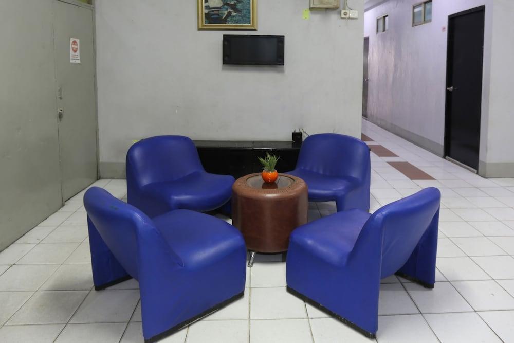 OYO 3865 Wisma Niaga