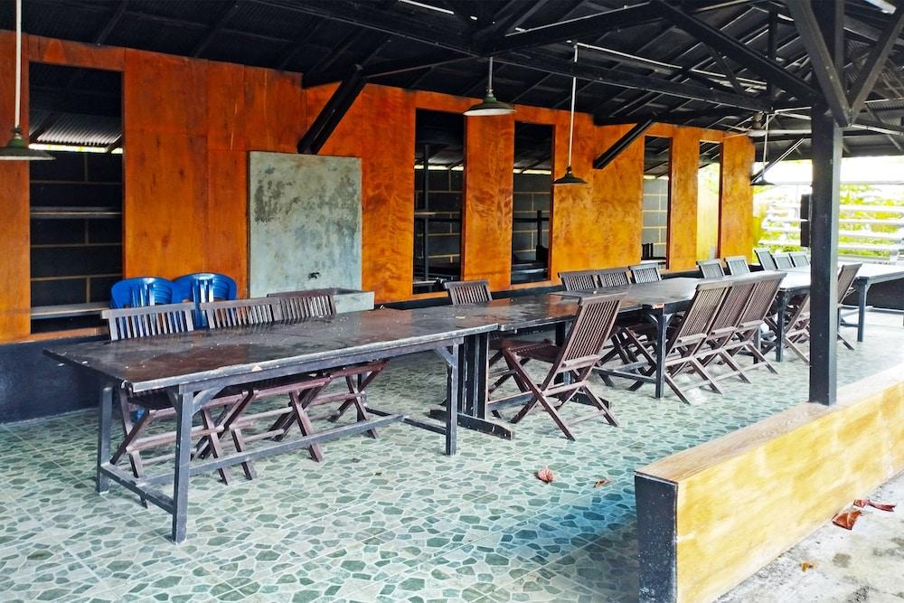 OYO 91973 Green Hotel Near Polsek Sabangau